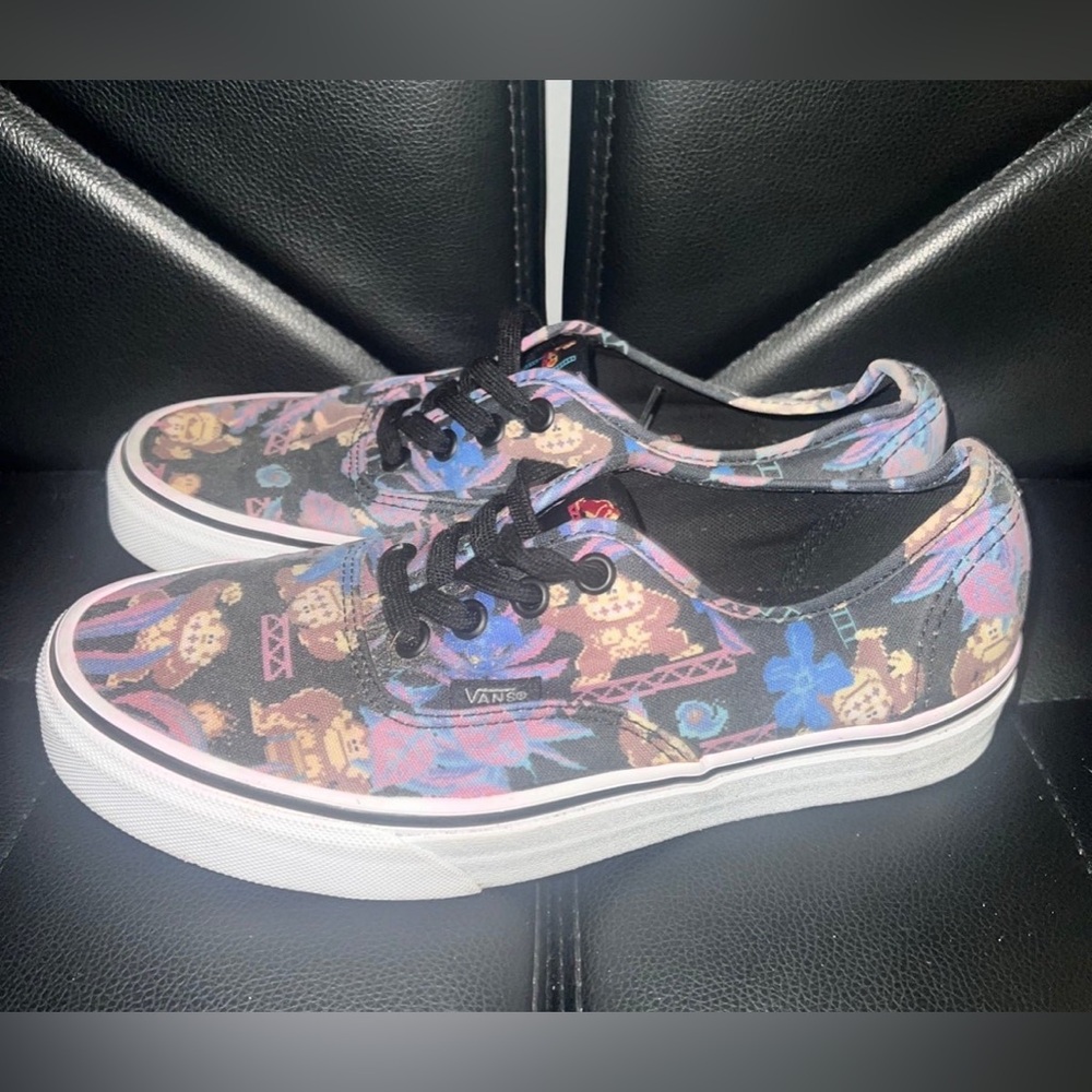VANS Authentic x Nintendo NES 
Donkey Kong Skate
Men Sz‎ 6.0 Ws Sz 7.5